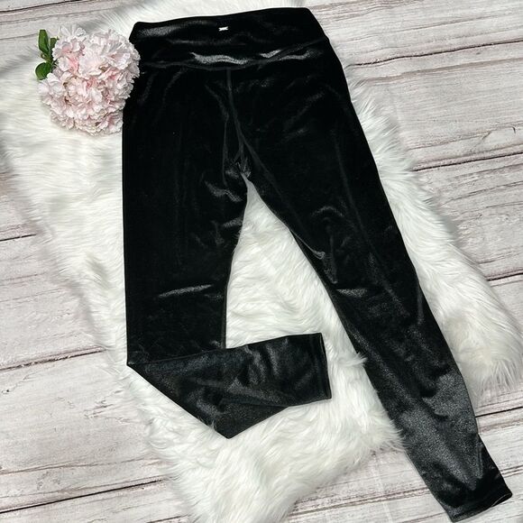 PINK
ULTIMATE BLACK SHINE HIGH-WAIST LEGGINGS - Picture 9 of 11